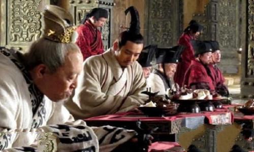 二桃杀三士是什么意思