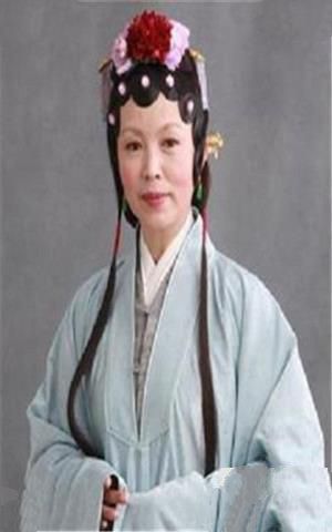 薛宝钗的前世是什么 薛宝钗的身世是怎样的