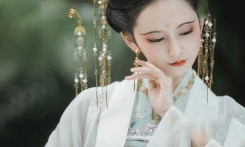 巫山神女是谁?关于巫山神女的故事有哪些? 巫山神女是谁?关于巫山神女的故事有哪些?