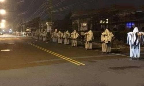 湘西赶尸之谜 湘西赶尸源自魔神蚩尤（人为背尸）