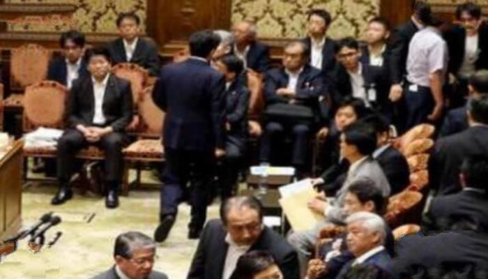 日本首相几年一届，日本首相为什么一年一换