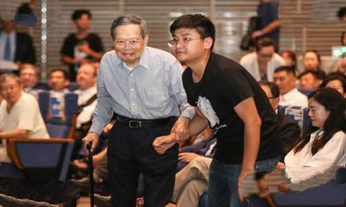 物理学家杨振宁与爱因斯坦有什么关系? 物理学家杨振宁与爱因斯坦有什么关系?