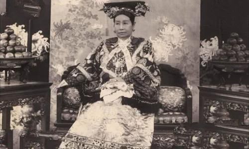 慈禧年轻时照片复原 竟然是个大美女?