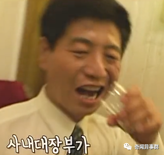 吃玻璃上瘾，吃活泥鳅，这些牛人身体发生怎样变化？