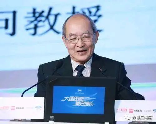 他自称乾隆7代世孙，手上扳指价值千万，靠一本宫廷秘籍身家亿万