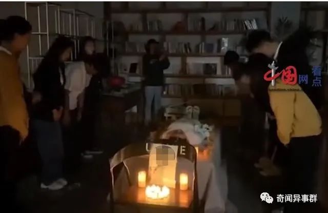 25岁女生花3天为自己办葬礼请朋友吃席，原因竟然是这样