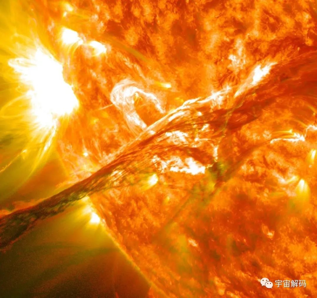 太阳有多恐怖？如果人掉进太阳0.0000000000001秒，他会死吗？