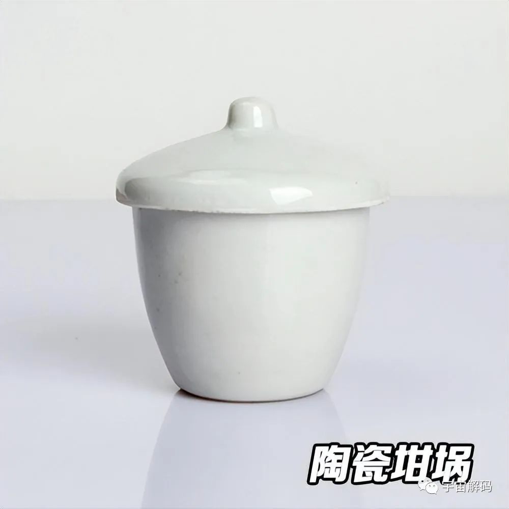 坩埚是什么材料做的？为什么上千度的高温铁水，都不能熔化它？