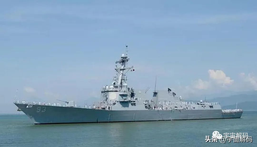 6月3日，台海地区，我军舰马力全开撞向美军舰