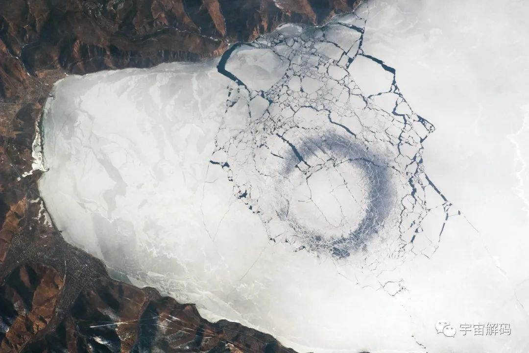 3米高的类人生物？外星基地？1637米深的贝加尔湖隐藏着什么？