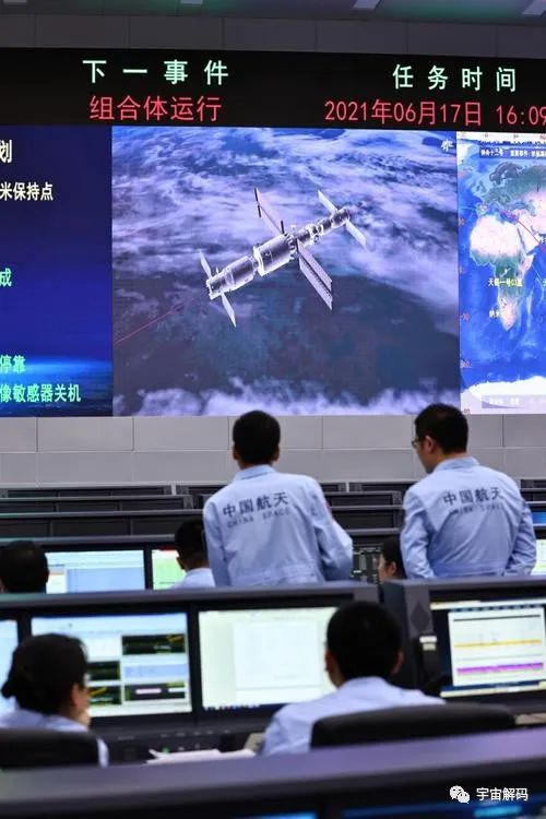 我国卫星遭不明物体的攻击失去联系，后经300天的修复才正常运行