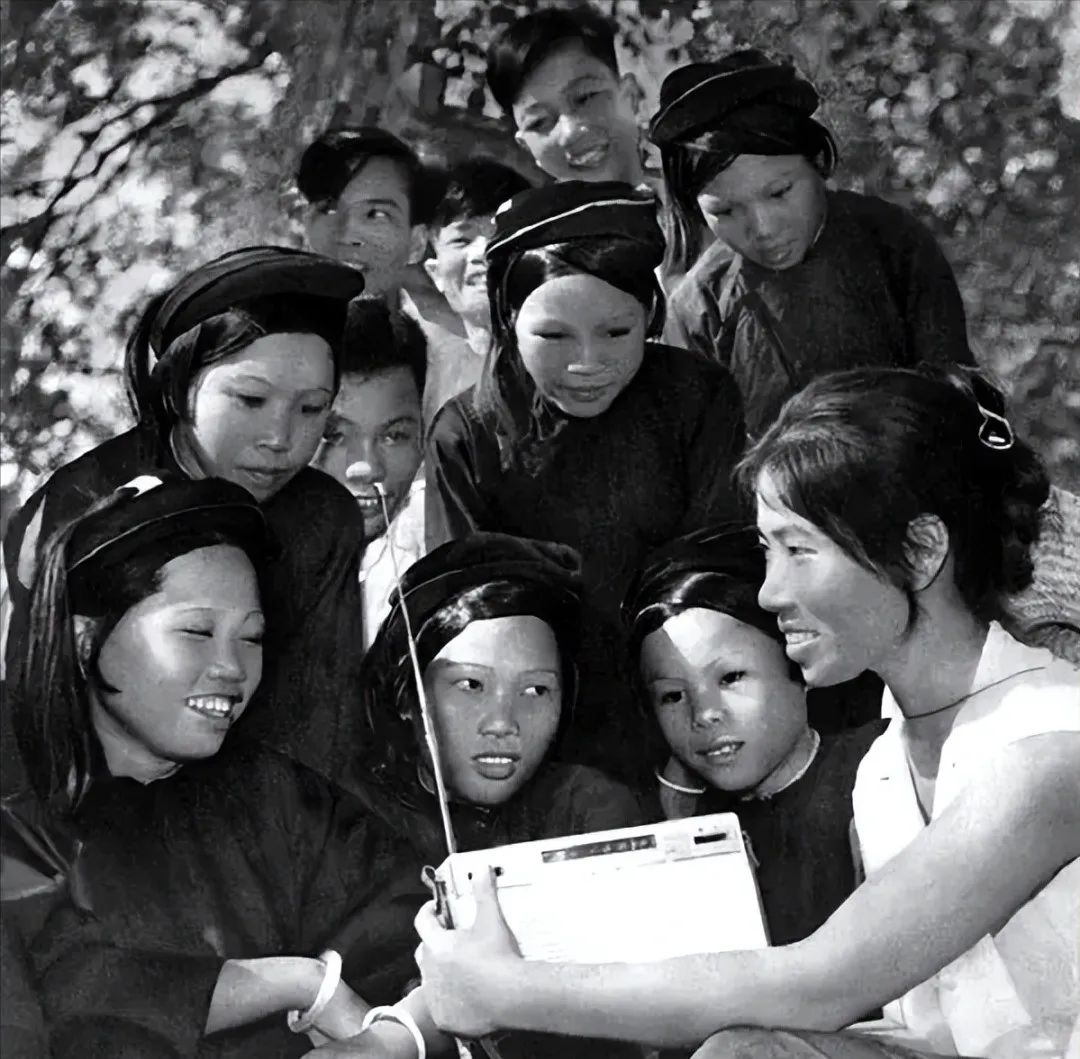 尘封的60年代：献给1960-1969年出生的人，只能看不许哭