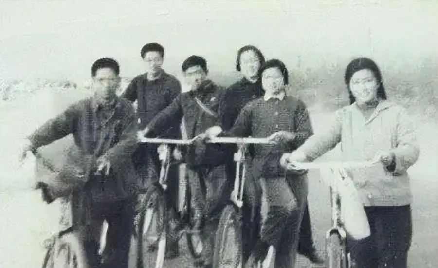 尘封的60年代：献给1960-1969年出生的人，只能看不许哭