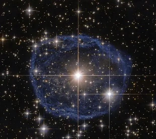 1万5千光年外，一颗快要死亡的恒星！被韦伯拍到罕见时刻