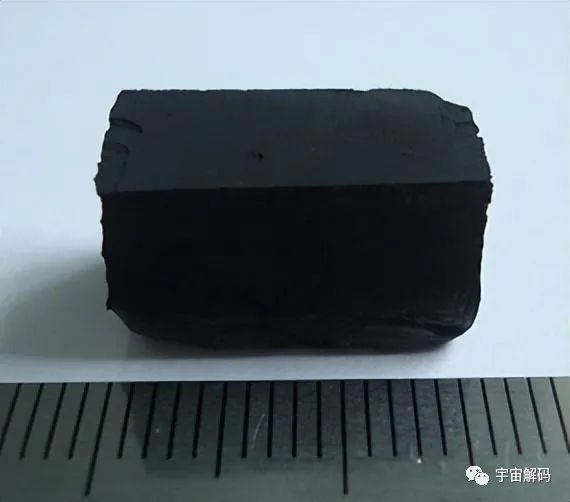 《三体》中，如果用纳米飞刃对抗水滴，有胜算吗？
