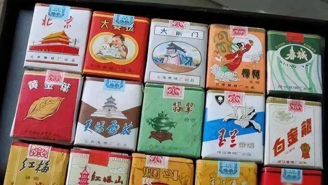 八十年代的那些日常生活用品，仿佛一下子把人拉回了过去