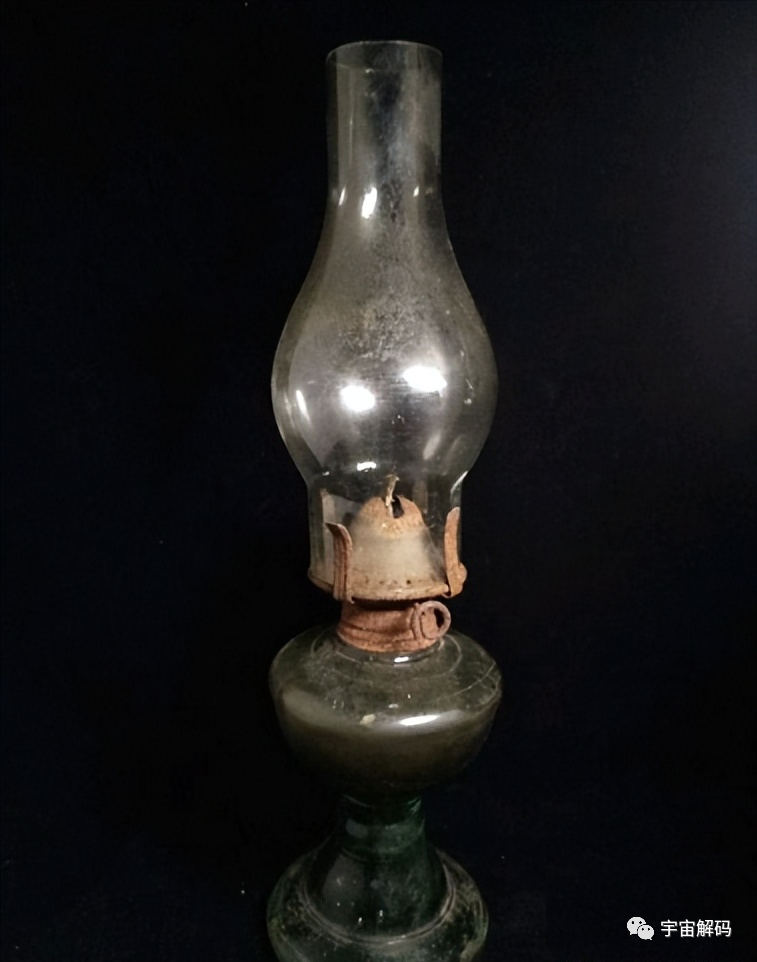 八十年代的那些日常生活用品，仿佛一下子把人拉回了过去