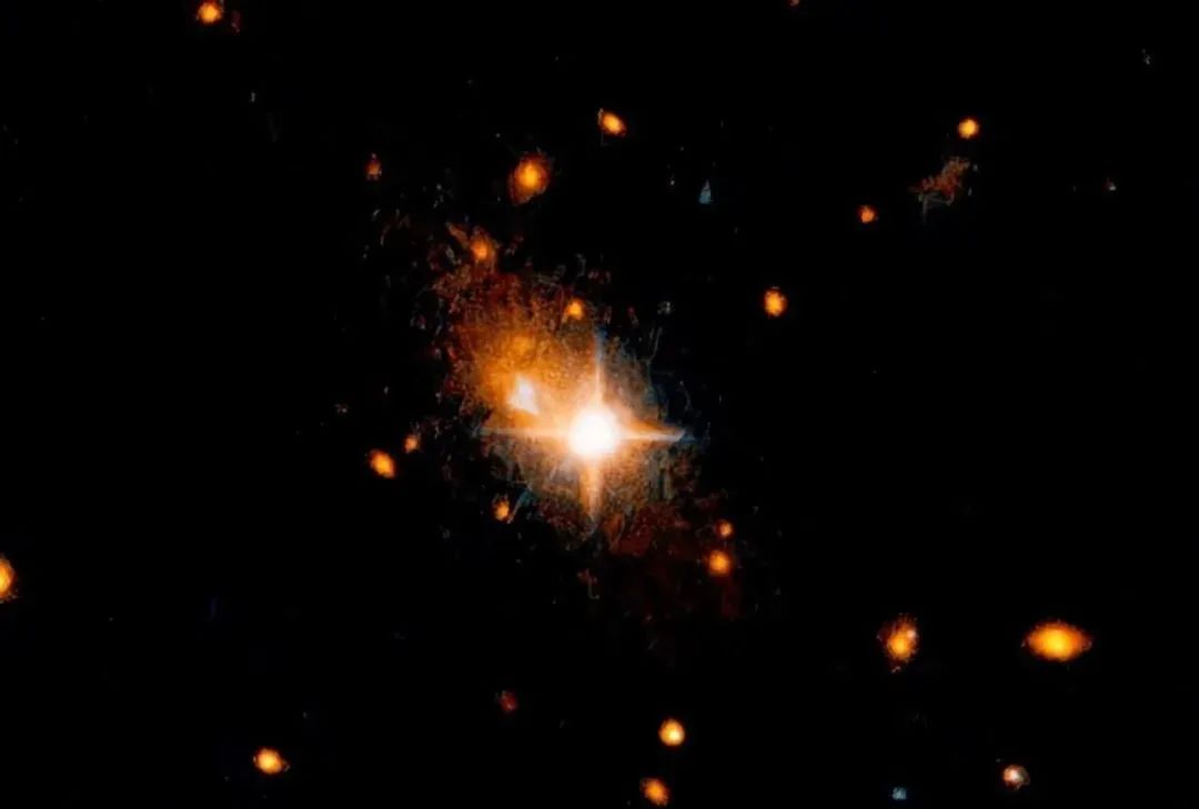 75亿光年外，有什么东西似乎逃离了星系，哈勃疑似拍到尾迹