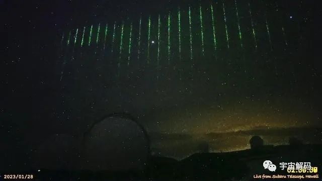 夏威夷天空的巨大绿色激光墙是啥？