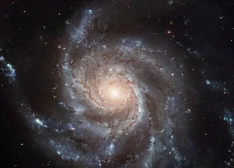 遥远深空，一个罕见的圆环！宇宙竟有如此古怪的星系