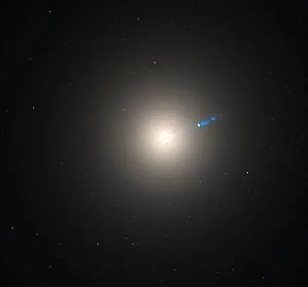遥远深空，一个罕见的圆环！宇宙竟有如此古怪的星系