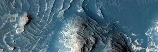 NASA 的火星探测器刚刚发布了30 张令人惊叹的新照片