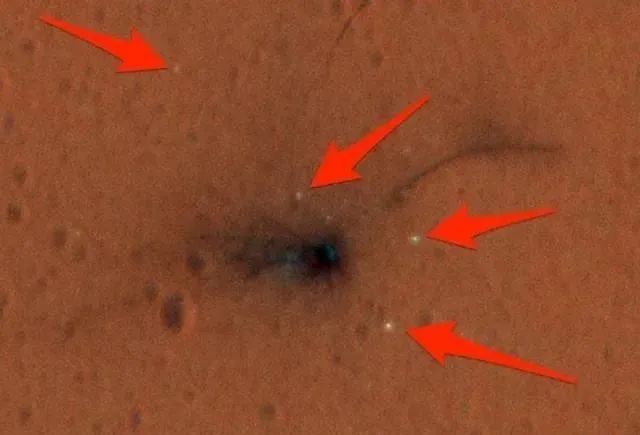 NASA 的火星探测器刚刚发布了30 张令人惊叹的新照片