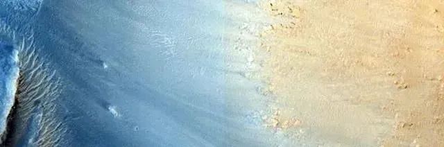 NASA 的火星探测器刚刚发布了30 张令人惊叹的新照片