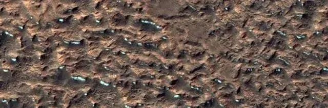 NASA 的火星探测器刚刚发布了30 张令人惊叹的新照片