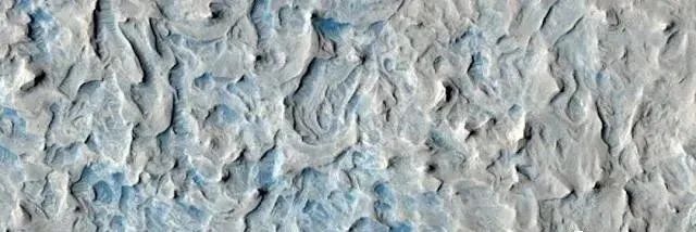 NASA 的火星探测器刚刚发布了30 张令人惊叹的新照片