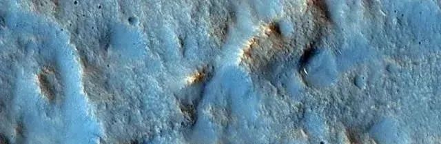 NASA 的火星探测器刚刚发布了30 张令人惊叹的新照片