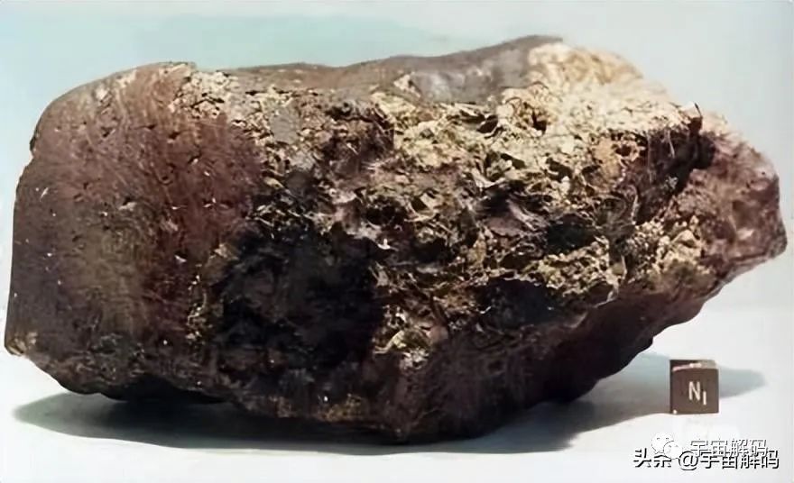 生命越复杂越脆弱，宇宙是孤独的，人类也是孤独的
