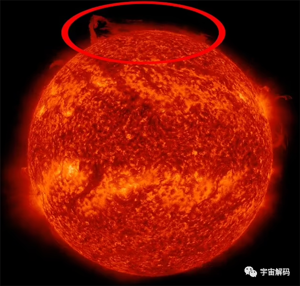 NASA拍到太阳北极一块断裂脱落：前所未有