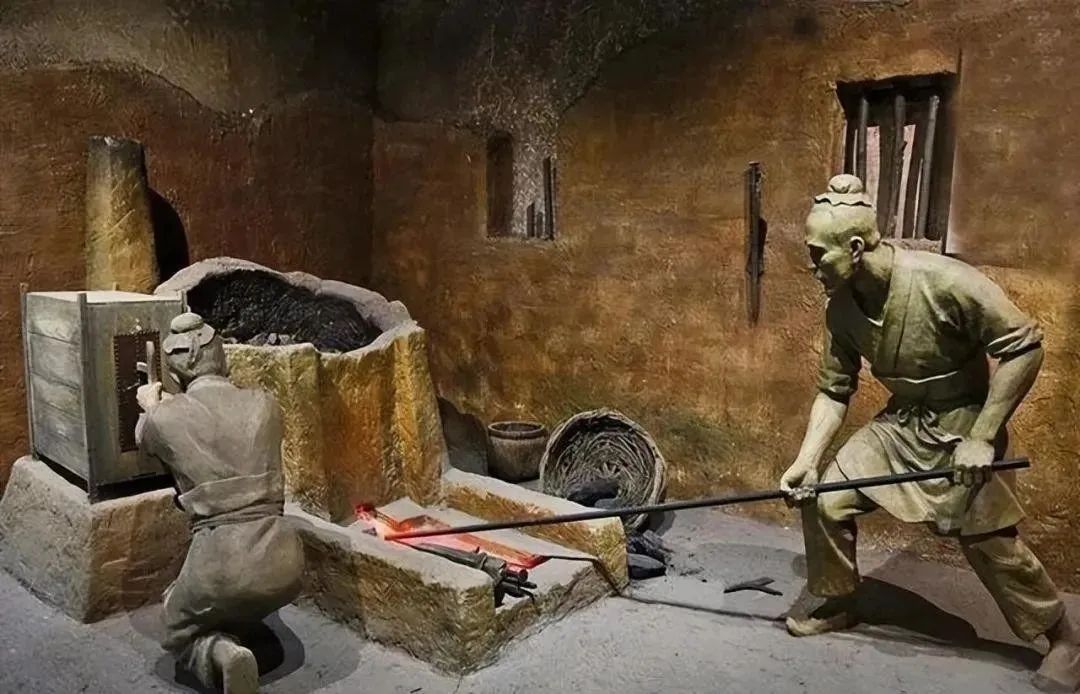 揭秘兵器真实重量：古代武将真能举几十斤的兵器打一天？