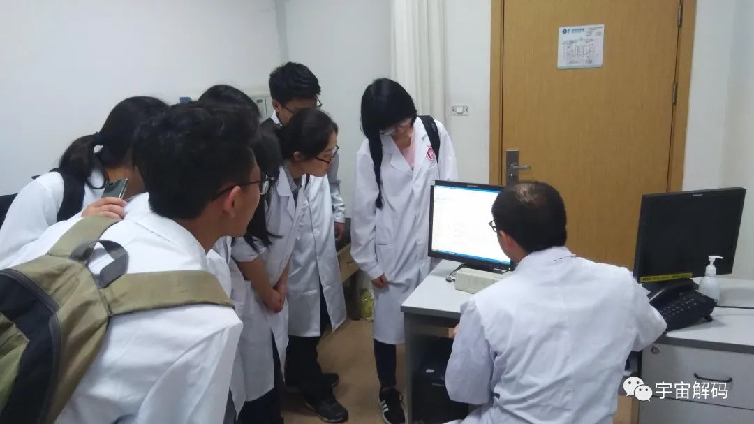 中国每年有60万医学生毕业，为何仅10万人能披上白大褂
