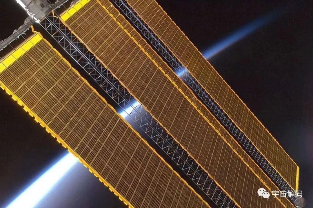 中国用二十年制造天宫空间站，比国际空间站差了近300吨，谁更好