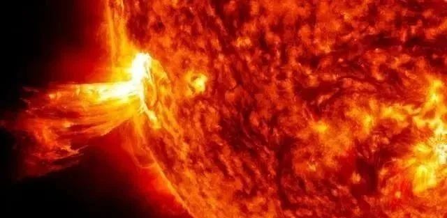 宇宙的绝对热度——1420000000000000000000000000000000℃