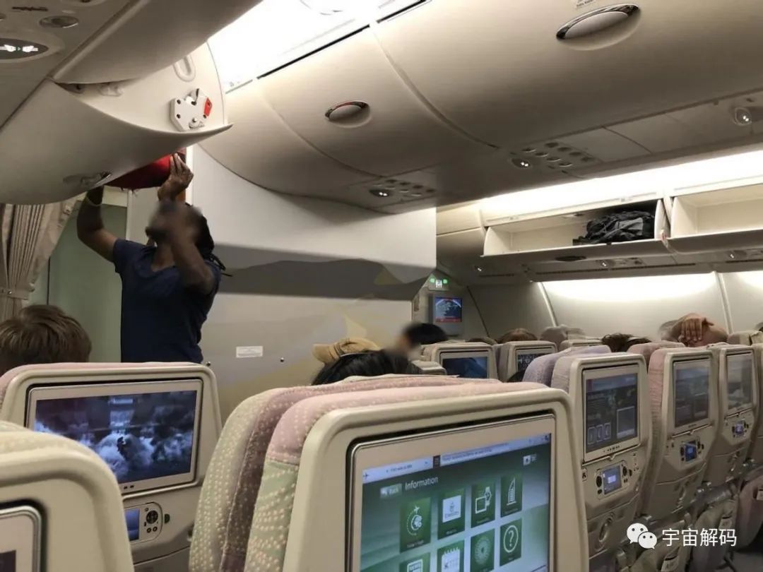 空难一旦发生，生还几率几乎为0，为何不备降落伞逃生？
