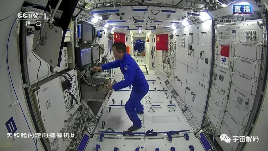 被美卫星靠近，中国空间站2次避险，只能躲吗？俄罗斯选择摧毁！