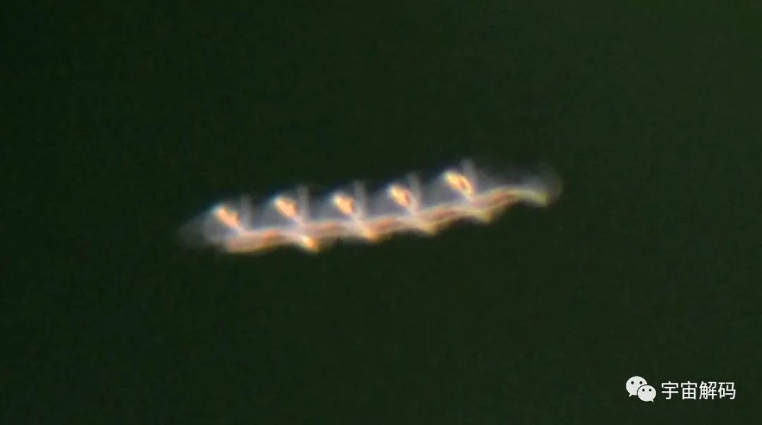 火星地表荒芜孤寂，而地层深处有一个巨大的未知世界