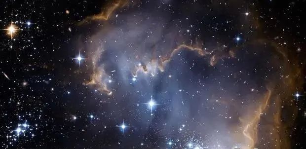 数千万颗星辰也无法照亮宇宙，太空为什么常年是黑暗的？
