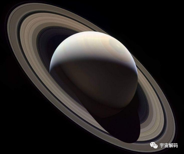 美国探测器在土星环上发现了什么?专家为何坚持认为它是空间站？