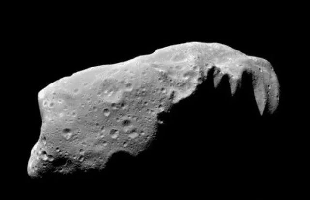 探测器拍下木卫二真实画面，这个星球表面有点不可思议