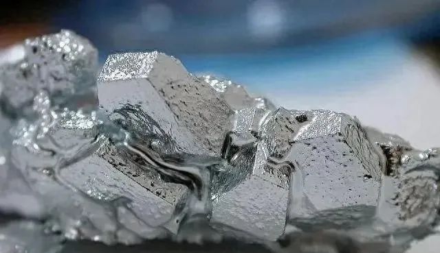 锂这东西，是怎样一个个性呢？锂电池是如何发展起来的呢？