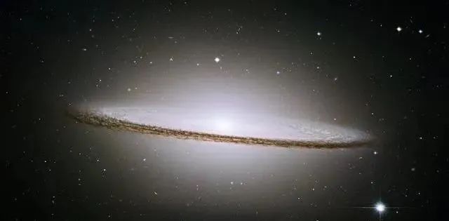 弗雷德·霍伊尔提出的“稳恒态宇宙模型”为什么会遭到摒弃？