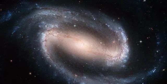 弗雷德·霍伊尔提出的“稳恒态宇宙模型”为什么会遭到摒弃？