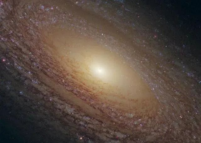 弗雷德·霍伊尔提出的“稳恒态宇宙模型”为什么会遭到摒弃？