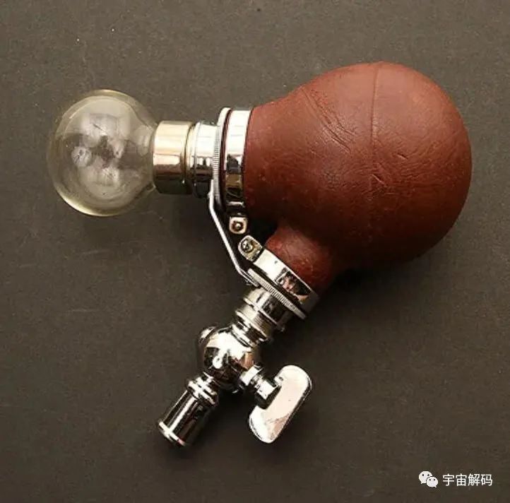国外上百年前恐怖的医用器械，截肢锯最恐怖