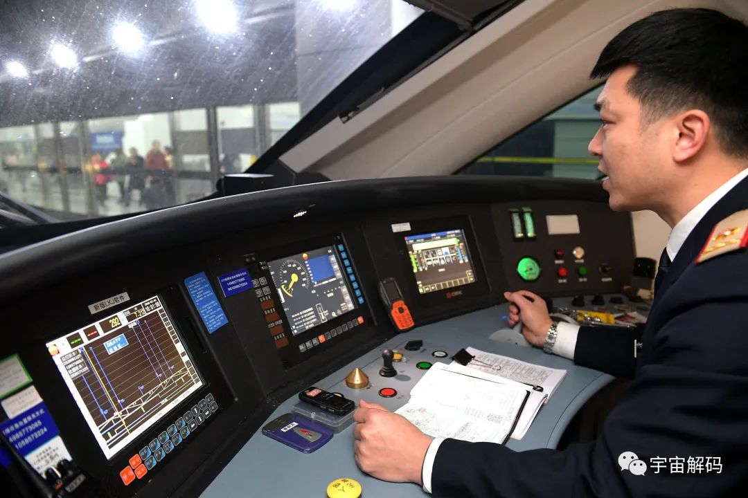 高铁长达20年不涨价，背负万亿巨额债务，为何没有任何的压力？