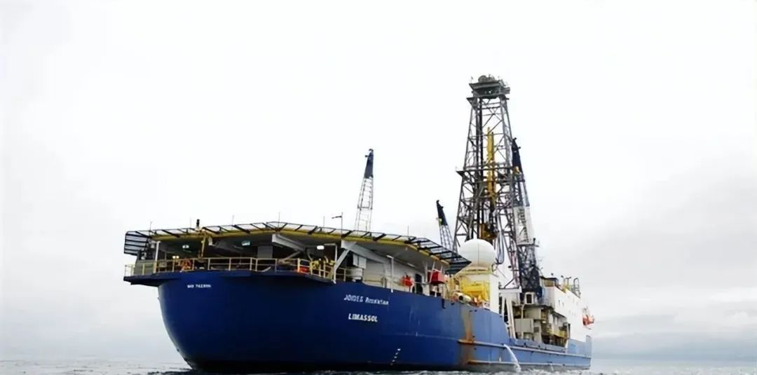地壳首次被完全钻穿——科学家提取了地幔样本